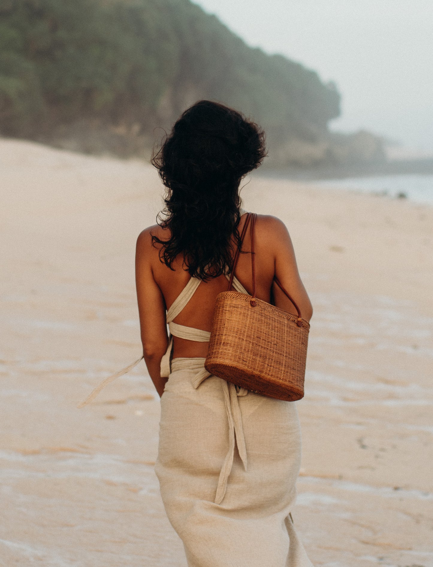 BALI ESSENTIALS RATTAN BAG - TAN